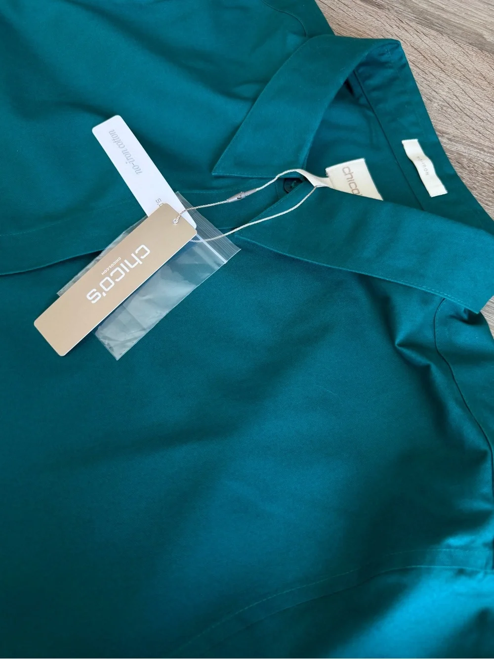 Chicos Emerald Green Button Up Shirt Button Back Women’s Size 4 New